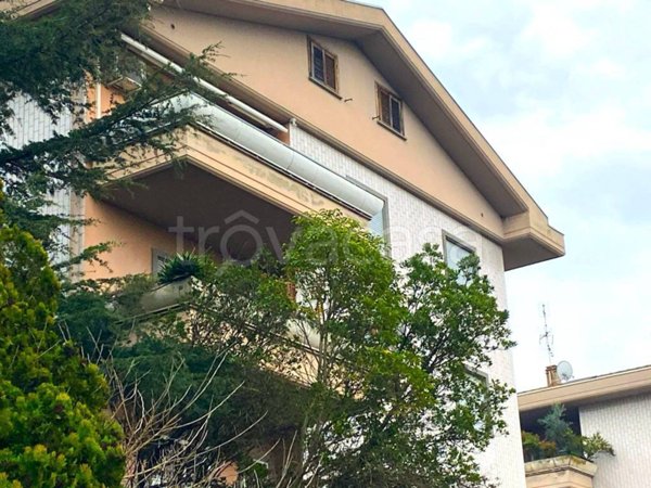 appartamento in vendita a Roma in zona Torrione Cerquetta