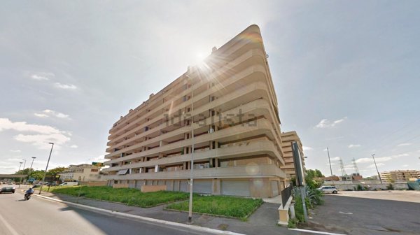 locale commerciale in vendita a Roma in zona Collatino