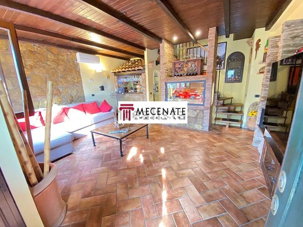 casa indipendente in vendita a Roma in zona Corviale