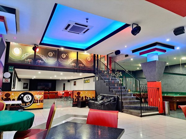 locale commerciale in vendita a Roma in zona Acilia