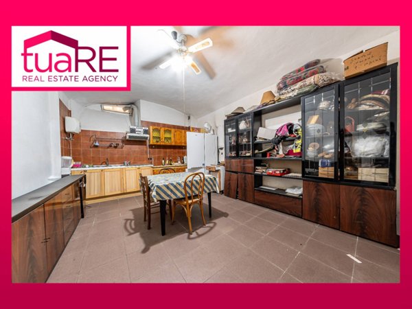 locale commerciale in vendita a Roma in zona Rione Prati