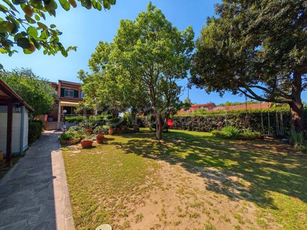 casa indipendente in vendita a Roma in zona Casal Palocco