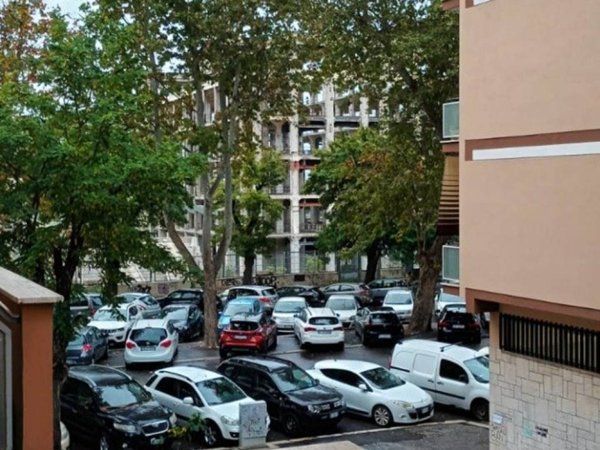 appartamento in vendita a Roma in zona Ostiense