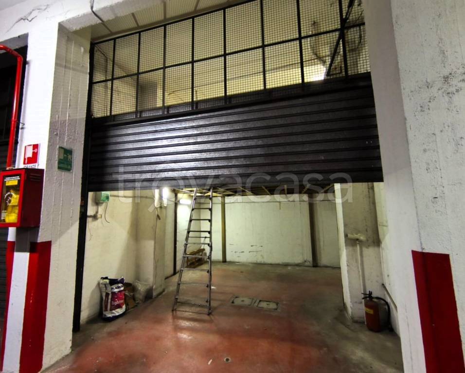 negozio in vendita a Roma in zona Don Bosco
