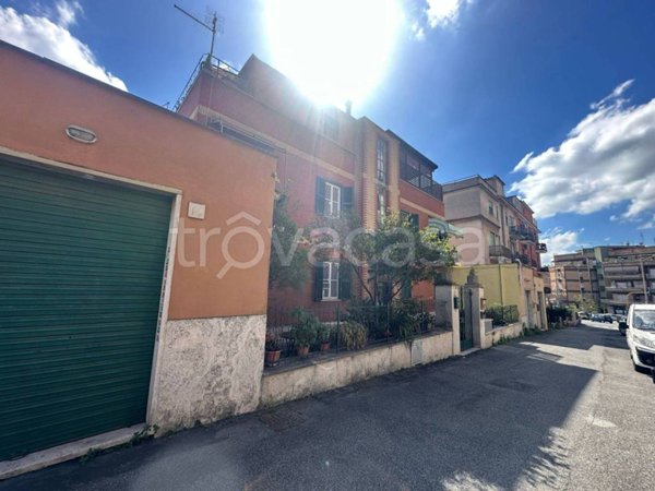 appartamento in vendita a Roma in zona Corviale