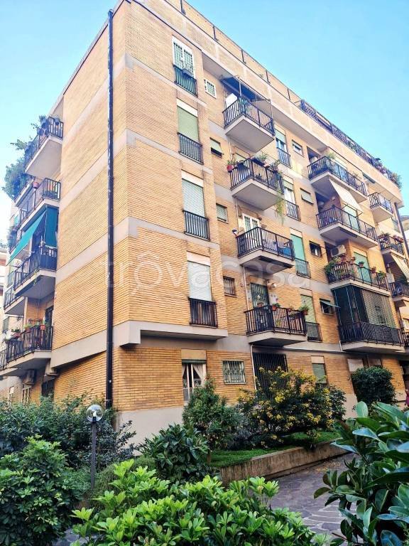 appartamento in vendita a Roma in zona Appio Claudio