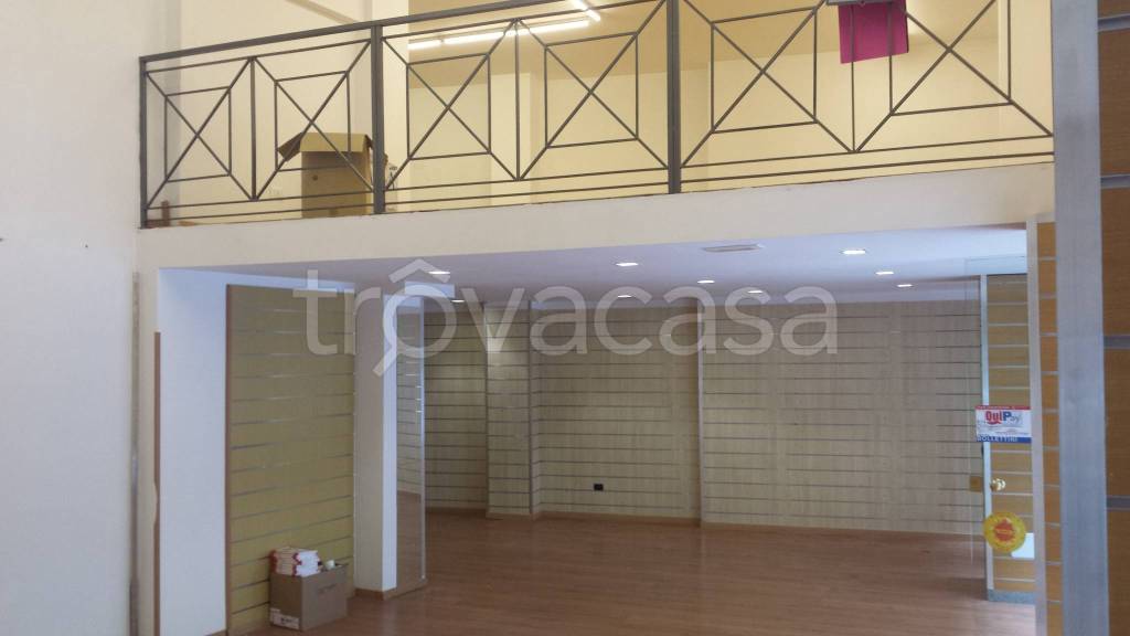 negozio in vendita a Roma in zona Portuense