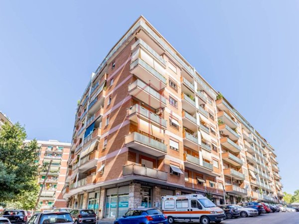 negozio in vendita a Roma in zona Collatino