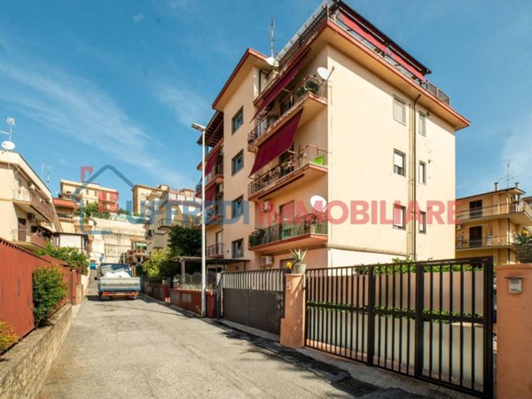 appartamento in vendita a Roma in zona Valle Muricana