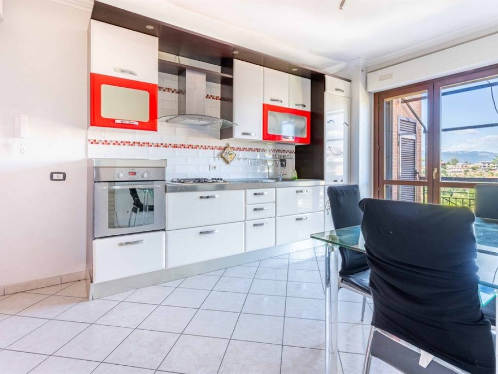 appartamento in vendita a Roma in zona Lunghezza