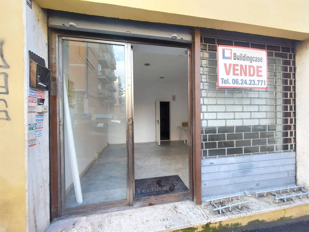 negozio in vendita a Roma in zona Prenestino-Centocelle
