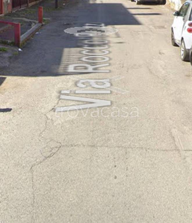 locale commerciale in vendita a Roma in zona Torre Angela