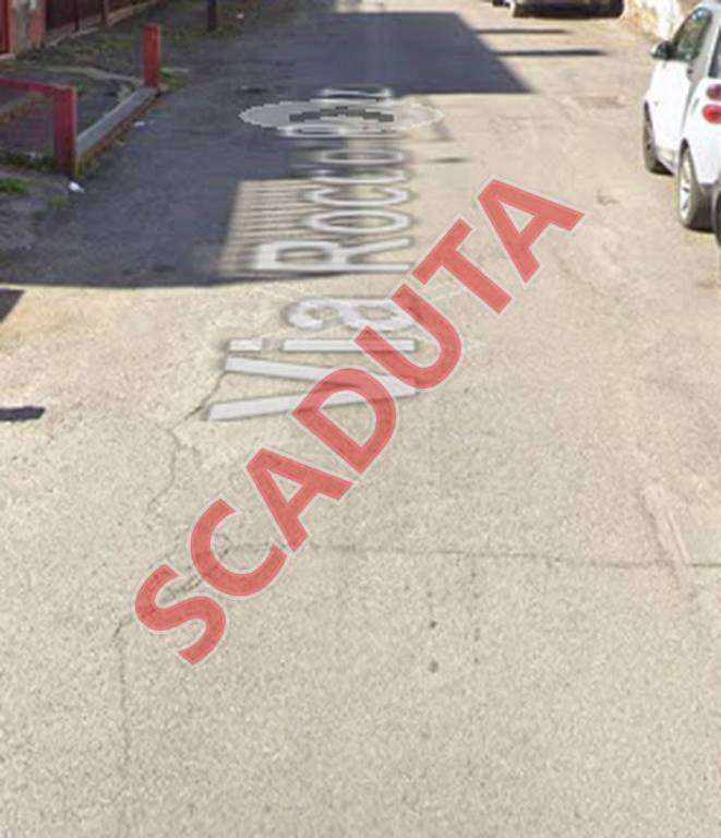 locale commerciale in vendita a Roma in zona Torre Angela