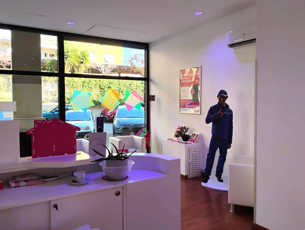 negozio in vendita a Roma in zona Acilia
