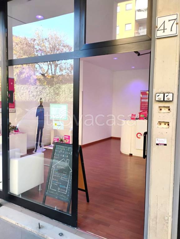 negozio in vendita a Roma in zona Acilia