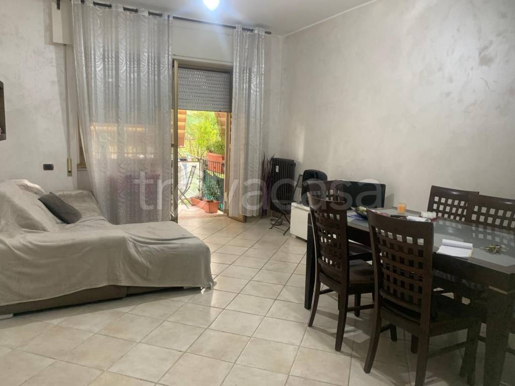 appartamento in vendita a Roma in zona Torre Spaccata