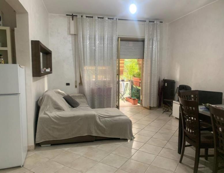 appartamento in vendita a Roma in zona Torre Spaccata