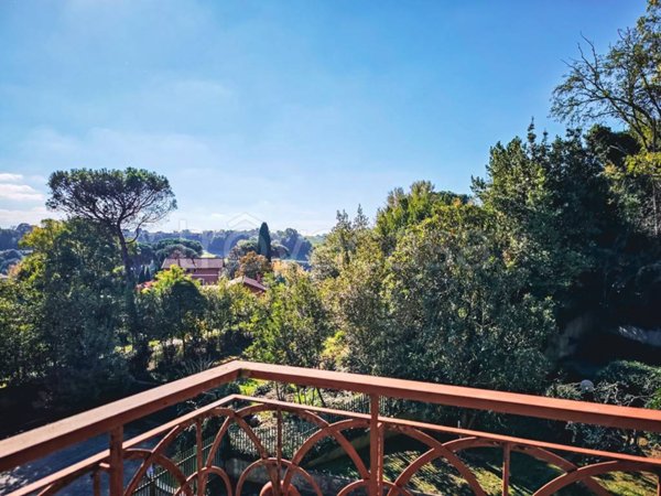 appartamento in vendita a Roma in zona Tomba di Nerone