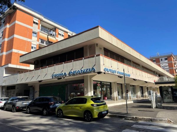 negozio in vendita a Roma in zona Collatino