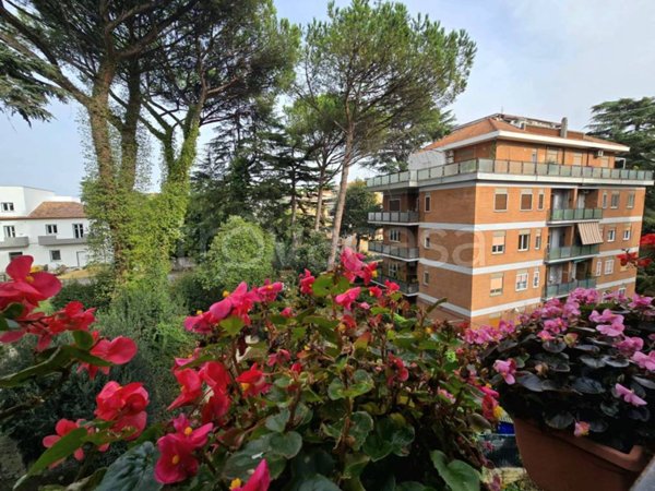 appartamento in vendita a Roma in zona Colle del Sole