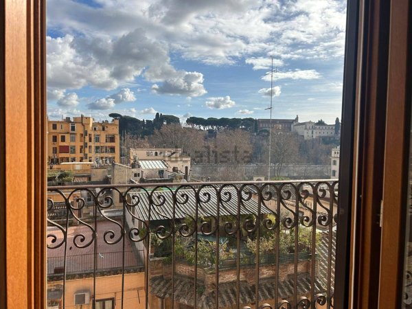 appartamento in vendita a Roma in zona Trastevere