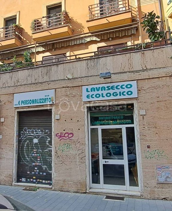 negozio in vendita a Roma in zona Tuscolano