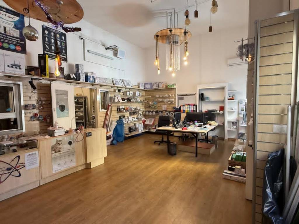 negozio in vendita a Roma in zona Appio Latino
