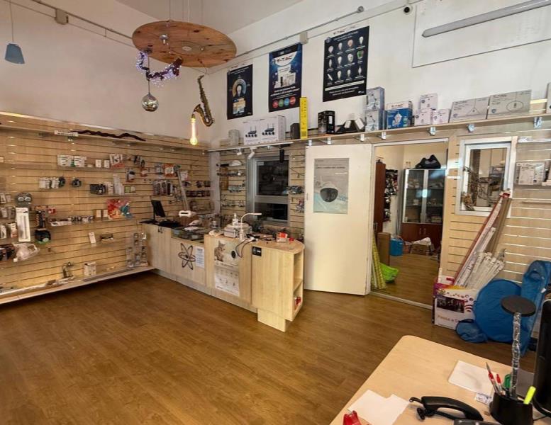 negozio in vendita a Roma in zona Appio Latino