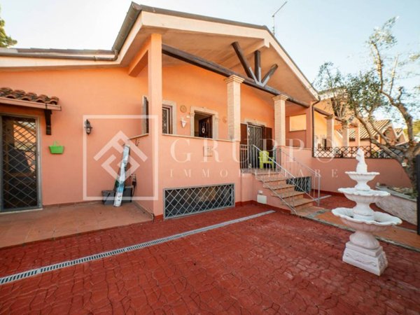 casa indipendente in vendita a Roma in zona Infernetto