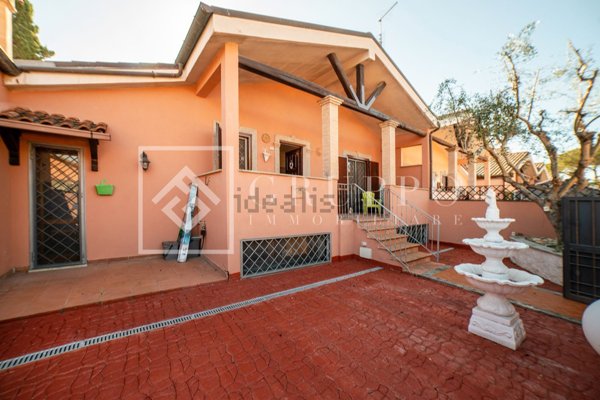 pentavano in vendita a Roma in zona Infernetto