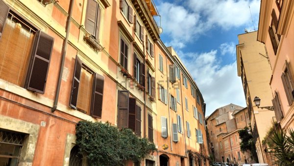 appartamento in vendita a Roma in zona Rione Monti/Campitelli