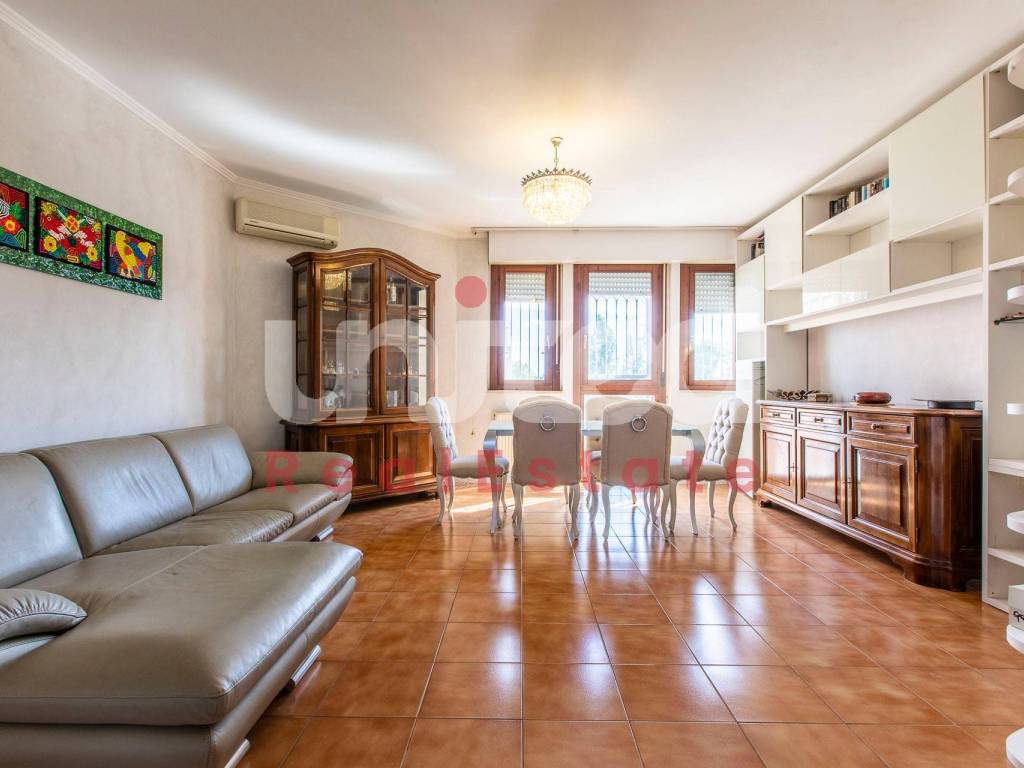 appartamento in vendita a Roma in zona Acilia