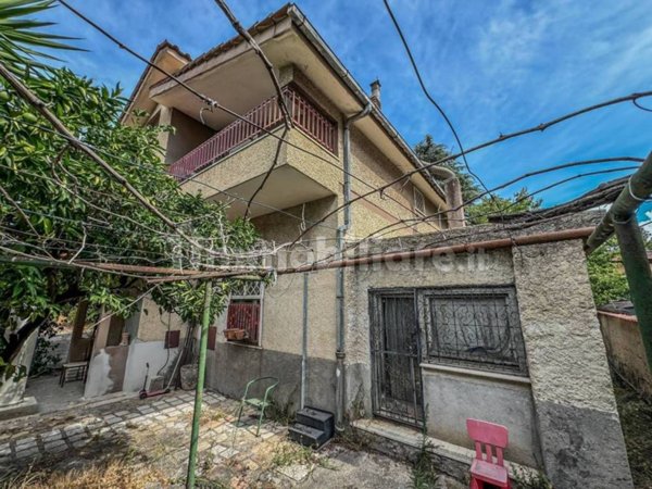 casa indipendente in vendita a Roma in zona Acilia