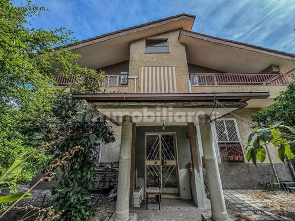 casa indipendente in vendita a Roma in zona Acilia