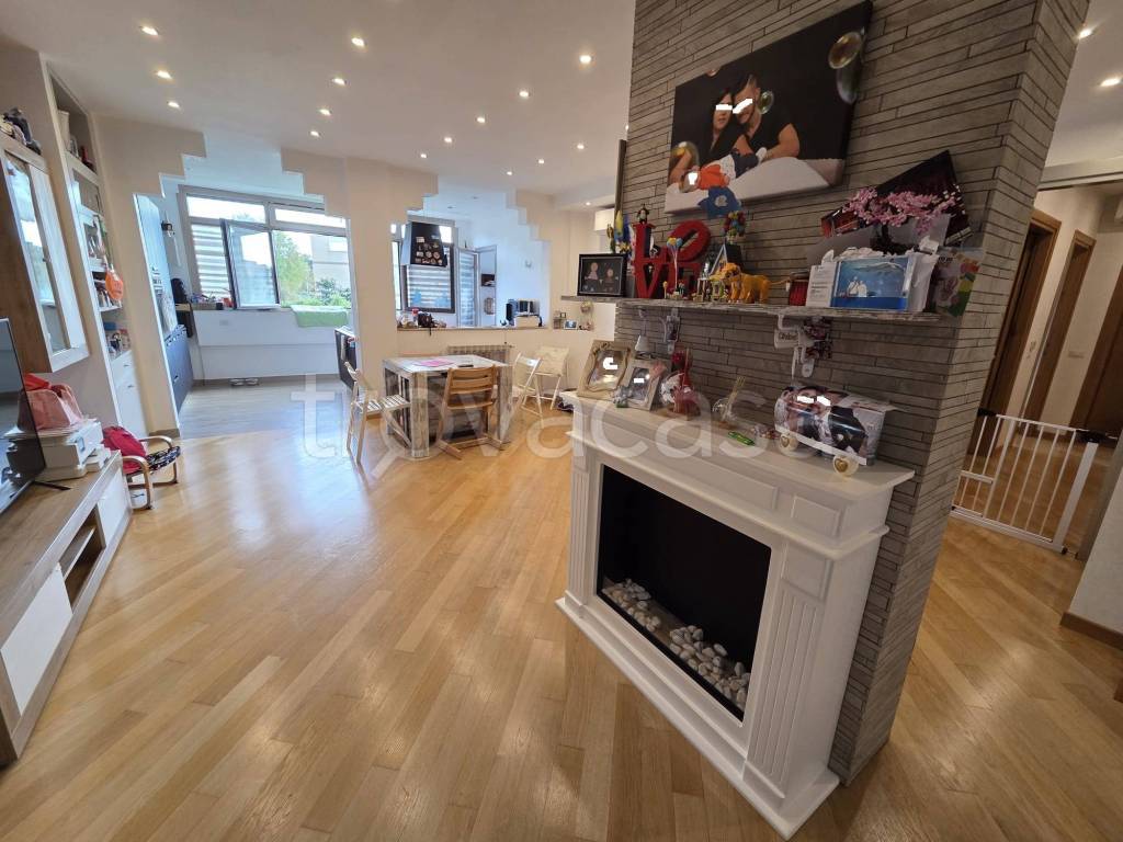 appartamento in vendita a Roma in zona Dragoncello