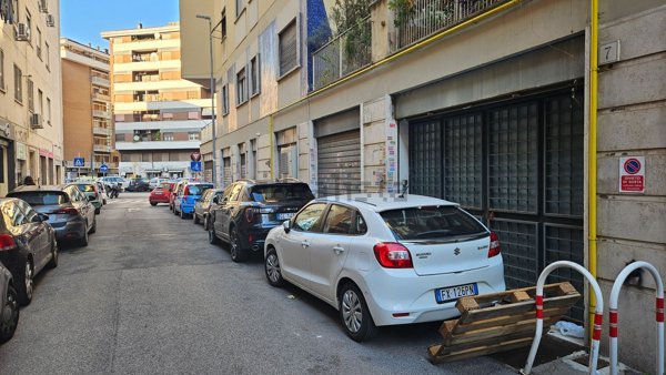 locale commerciale in vendita a Roma in zona Appio Claudio