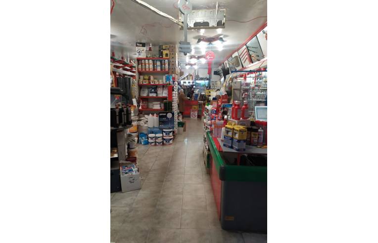 negozio in vendita a Roma in zona Tor Bella Monaca