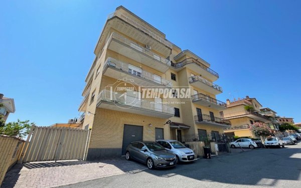 appartamento in vendita a Roma in zona Palmarola