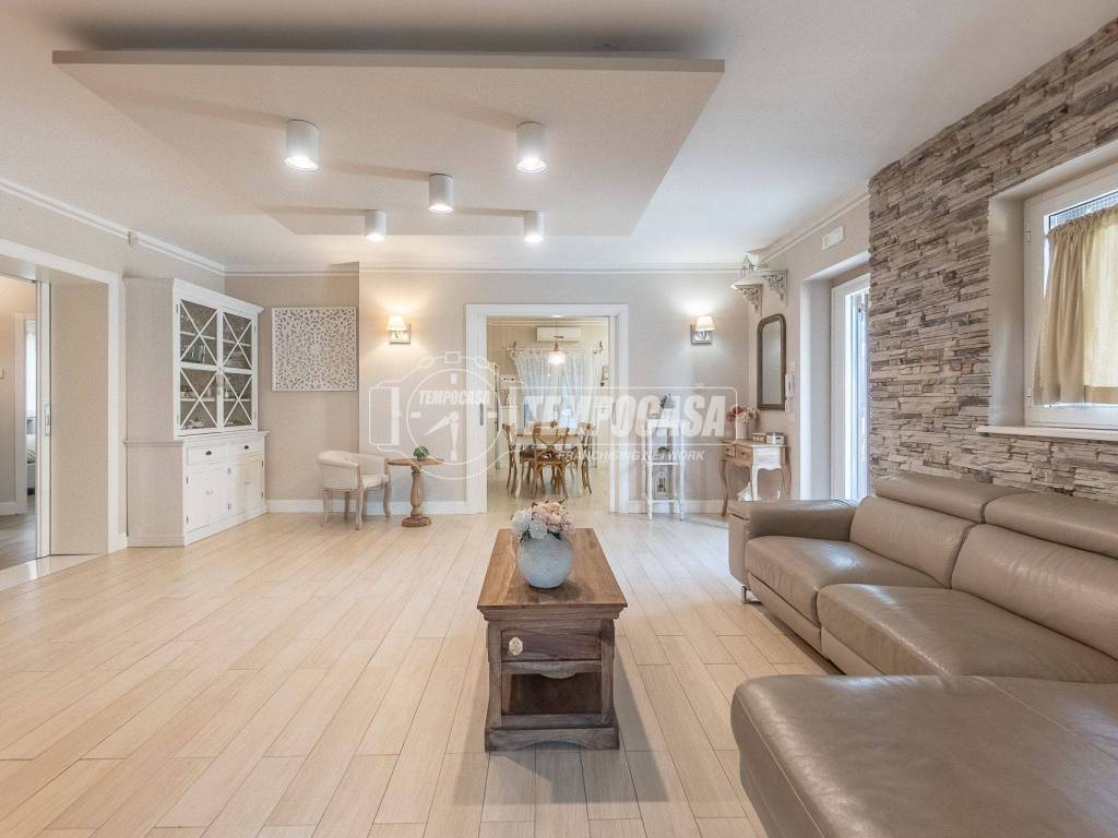 appartamento in vendita a Roma in zona Valle Muricana