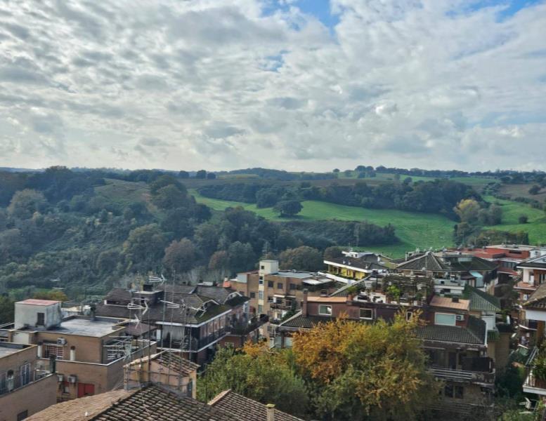 appartamento in vendita a Roma in zona Tomba di Nerone