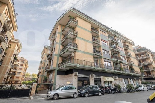 appartamento in vendita a Roma in zona Tuscolano