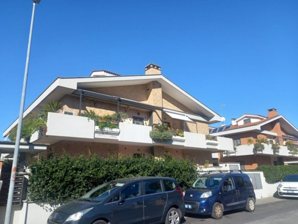 appartamento in vendita a Roma in zona Selva Candida