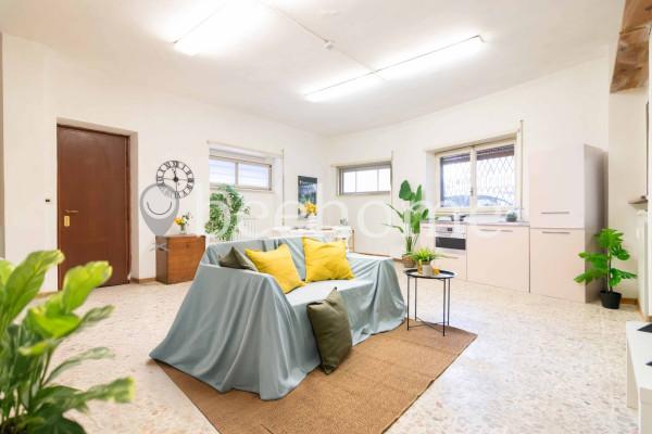 appartamento in vendita a Roma in zona Ostiense