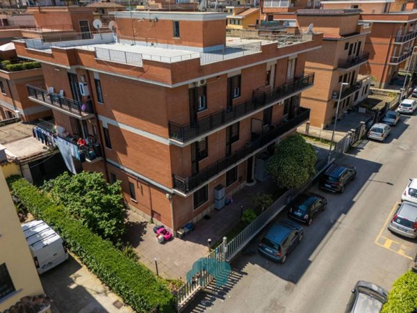 appartamento in vendita a Roma in zona Finocchio