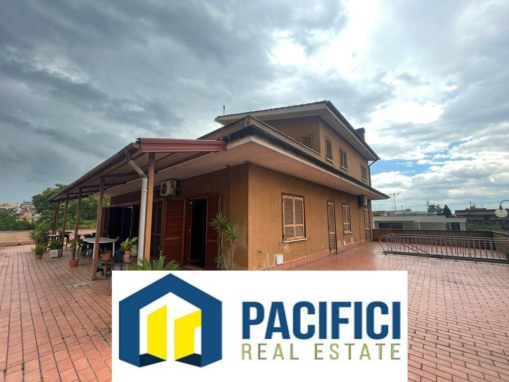 locale commerciale in vendita a Roma in zona Romanina