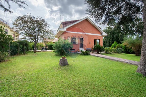 casa indipendente in vendita a Roma in zona Infernetto