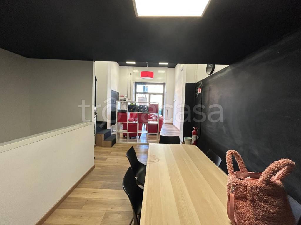 negozio in vendita a Roma in zona Appio Latino