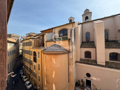 appartamento in vendita a Roma in zona Parione/Sant'Eustachio
