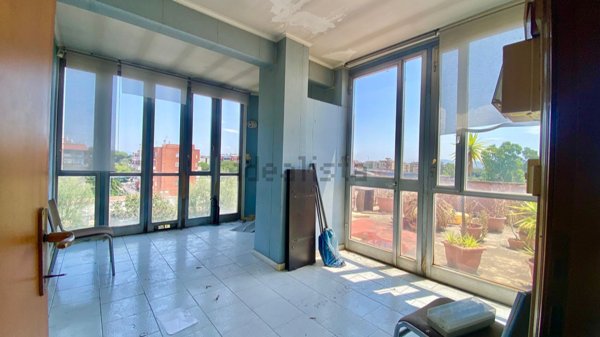 ufficio in vendita a Roma in zona Tuscolano