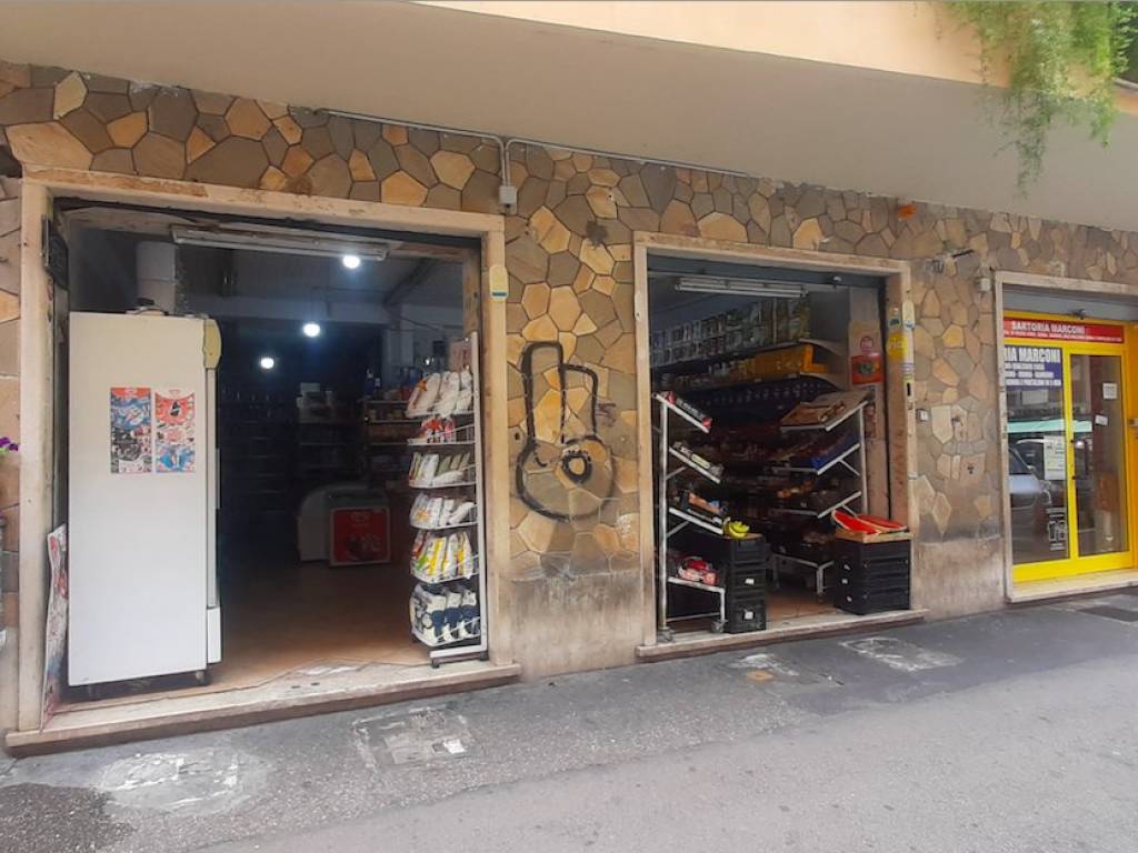 negozio in vendita a Roma in zona Portuense